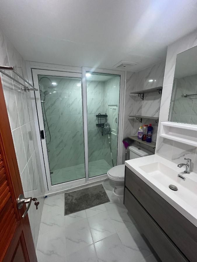 โรงแรม Pattaya Beach Condo *