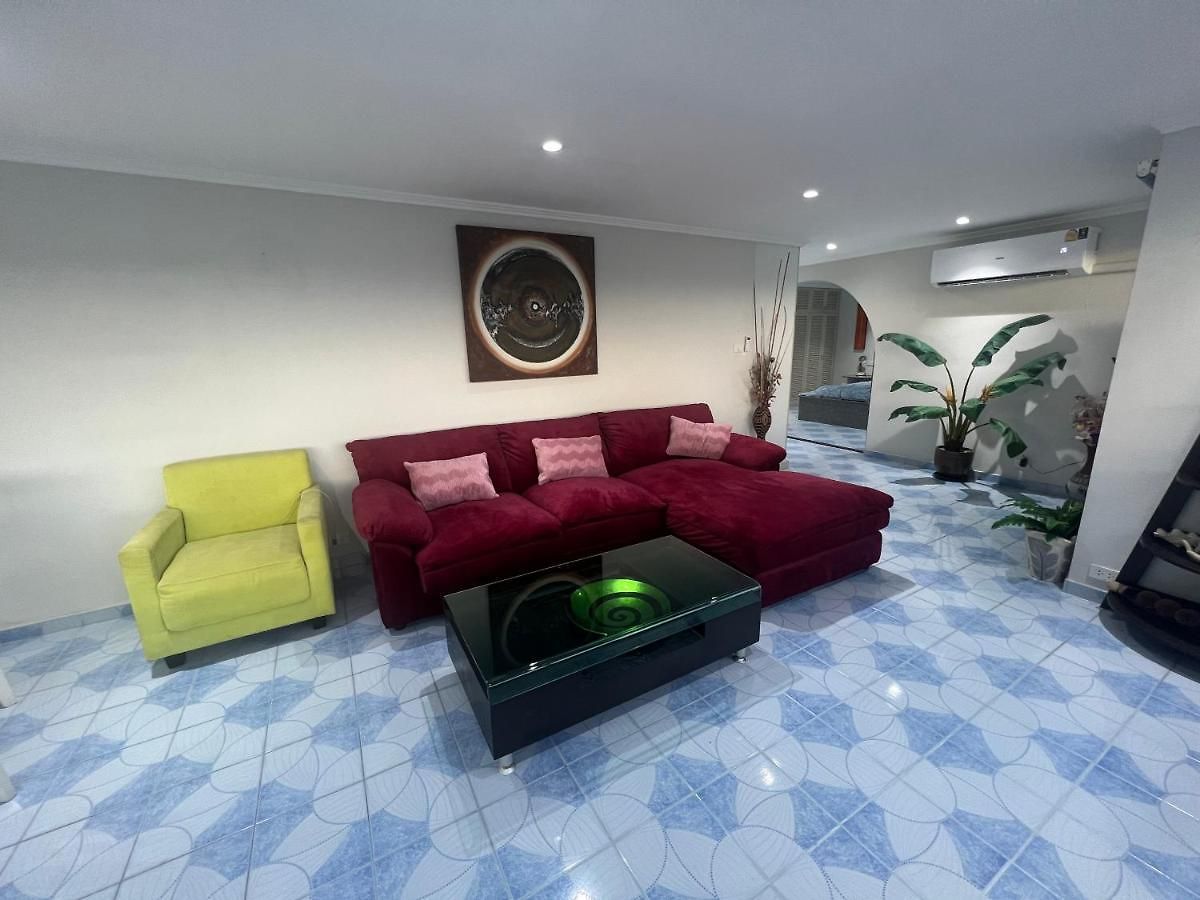 Pattaya Beach Condo โรงแรม