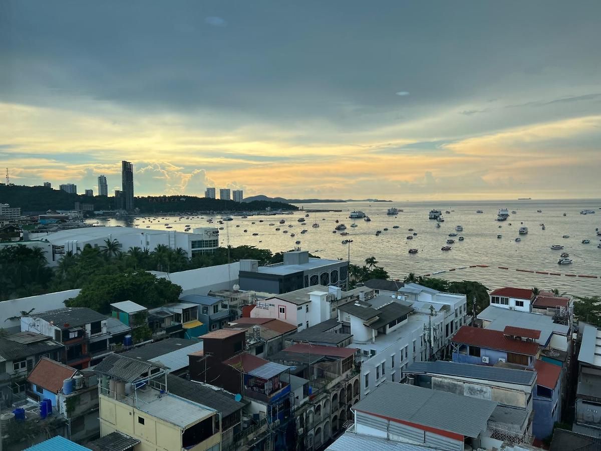 Pattaya Beach Condo โรงแรม *