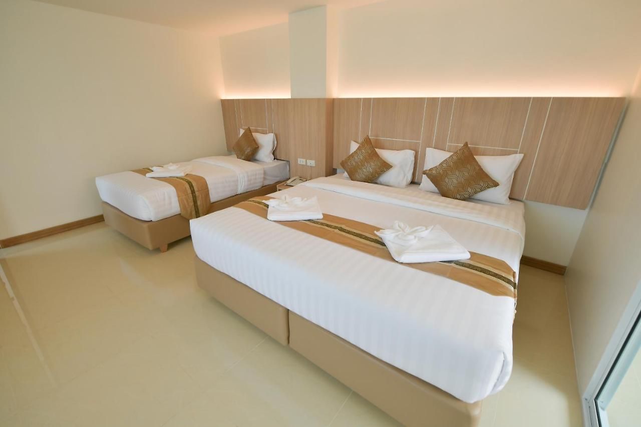 Iris Palace โรงแรม 5*