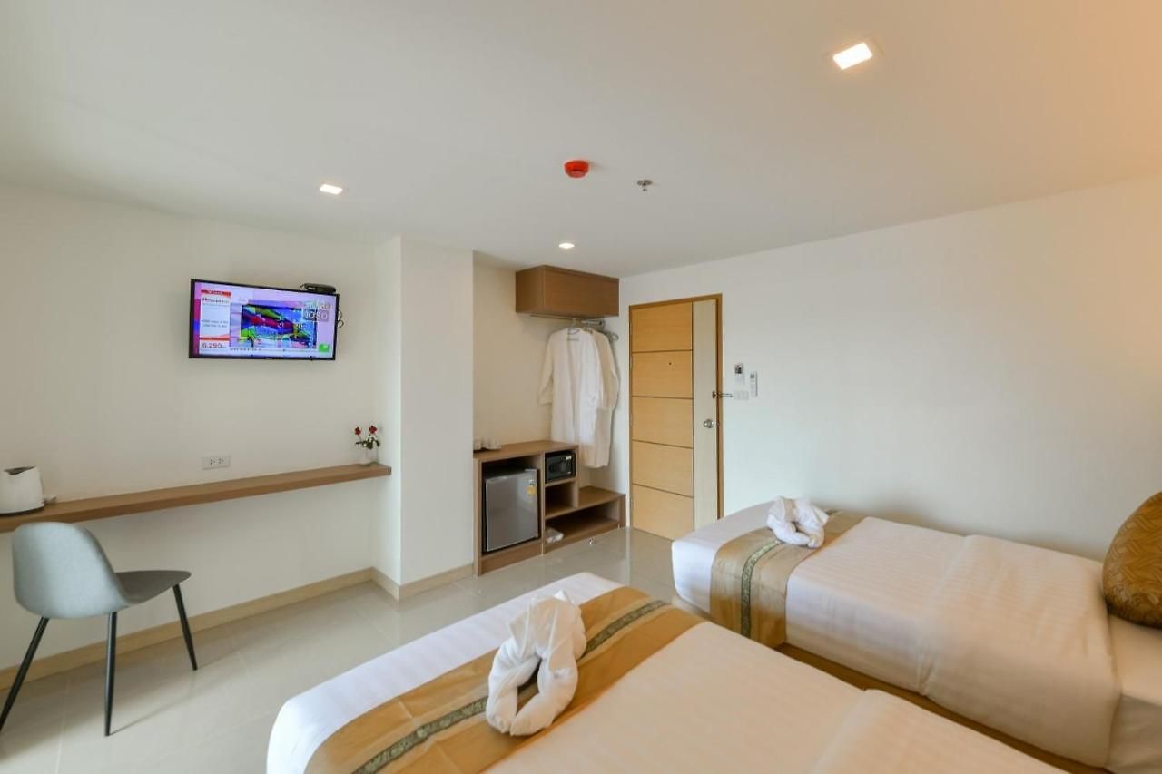 Iris Palace โรงแรม