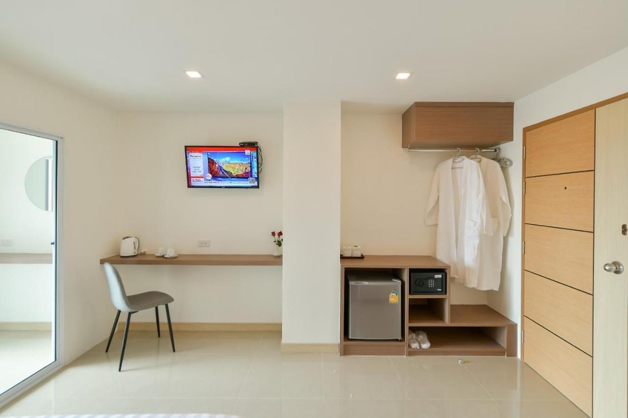 Iris Palace โรงแรม
