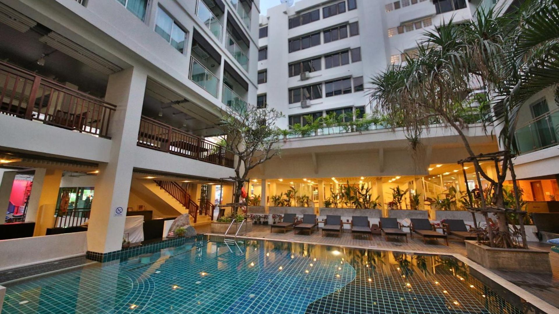โรงแรม Sunshine & Residences