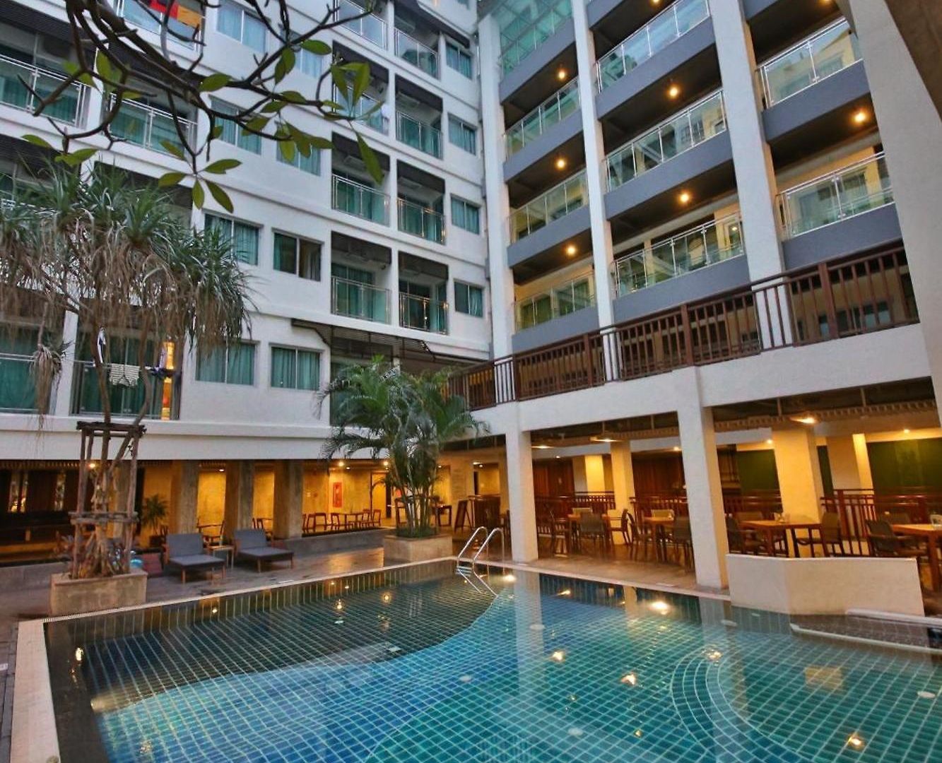 โรงแรม Sunshine & Residences