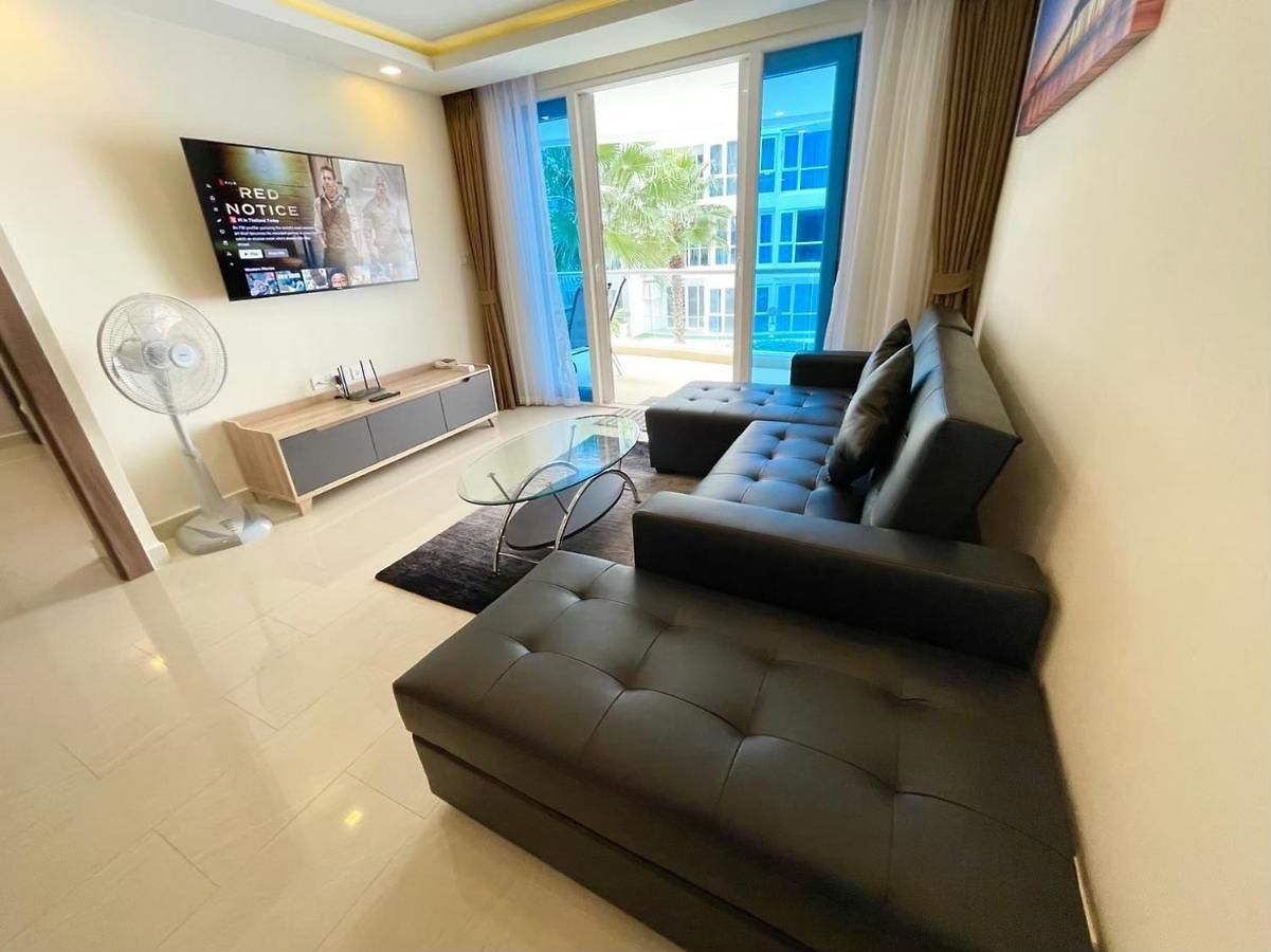 Large 2 Bedroom Condo, Grand Avenue,