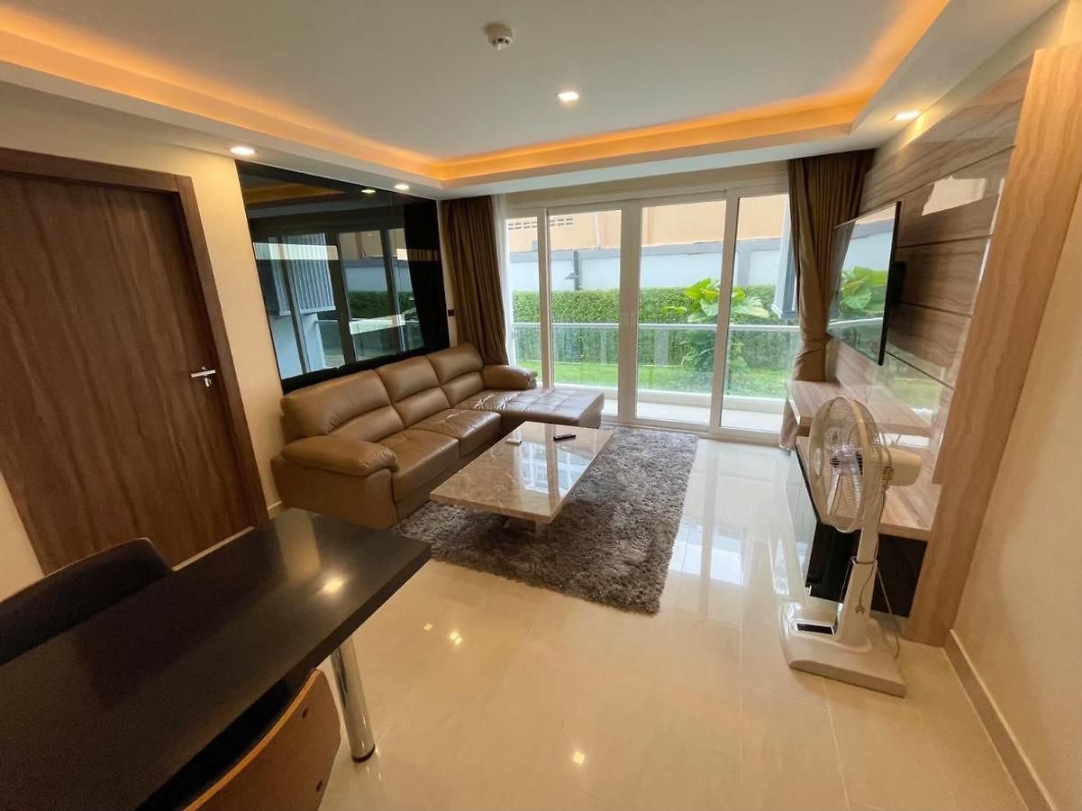 อพาร์ทเม้น Large Ground Floor Condo, Grand Avenue, Pattaya