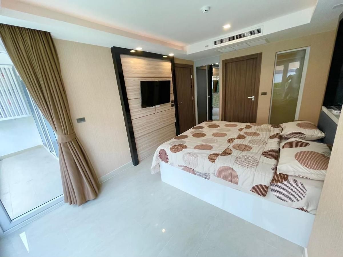 Large Ground Floor Condo, Grand Avenue, อพาร์ทเม้น Pattaya