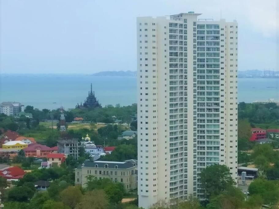 Art Under The Clouds 32nd Floor Sea View Superhost อพาร์ทเม้น