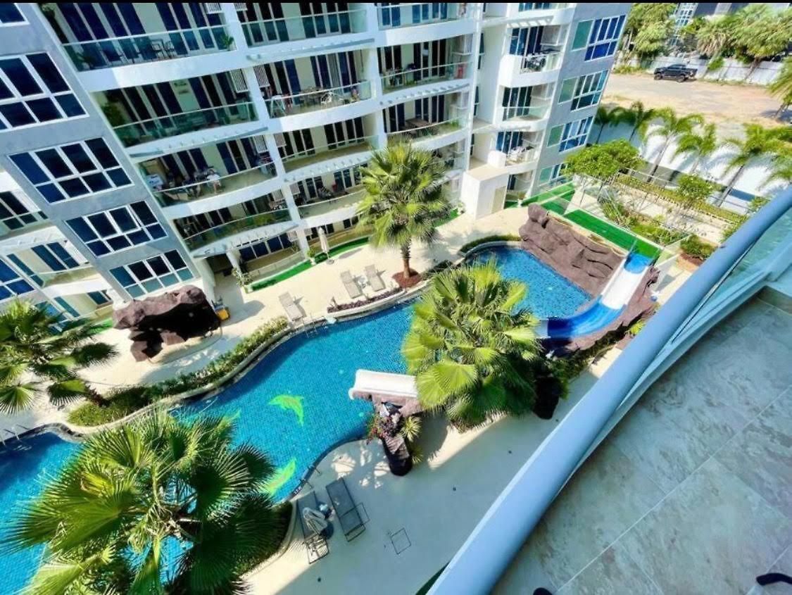 Large Deluxe 5 Grand Avenue *