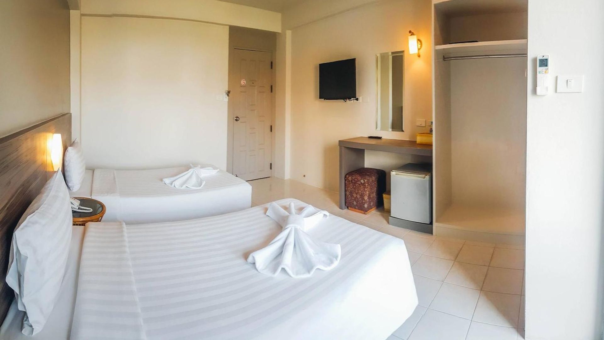 โรงแรมอีสท์ตินี่ โรงแรม Pattaya