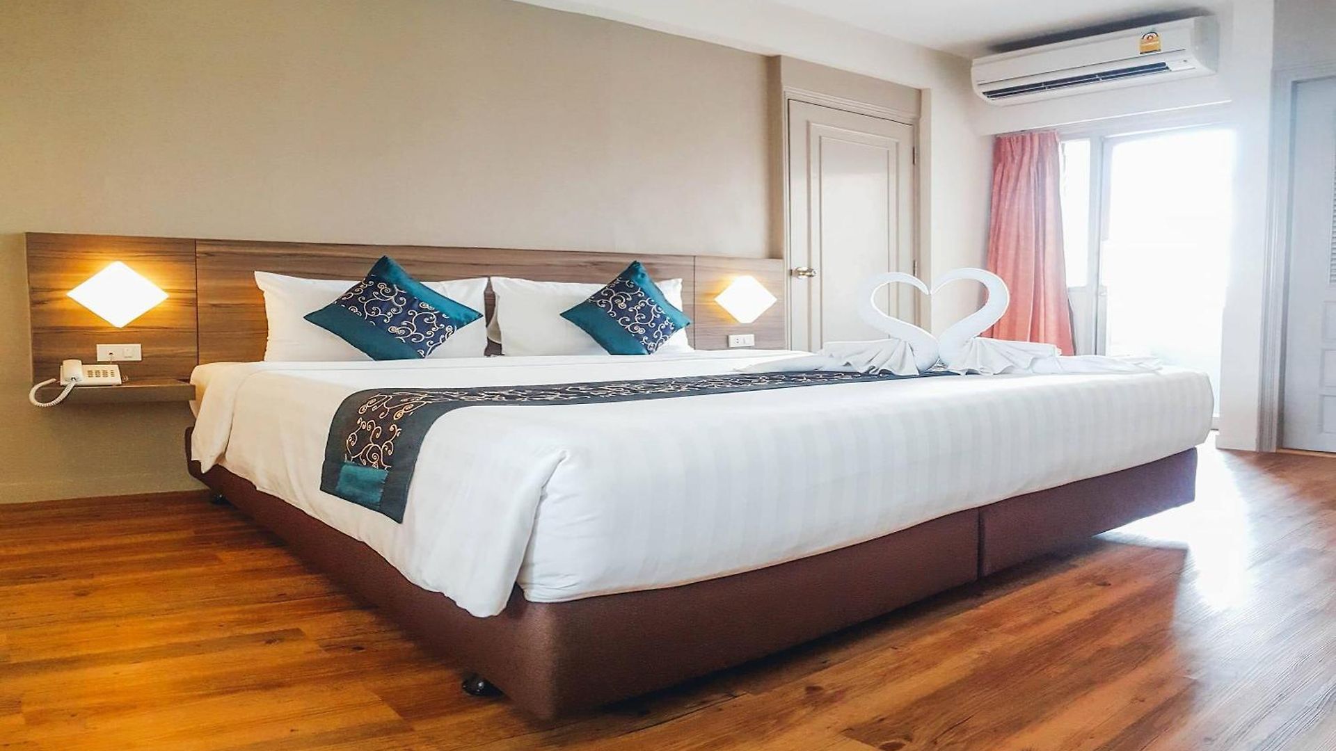 โรงแรม โรงแรมอีสท์ตินี่ 3*