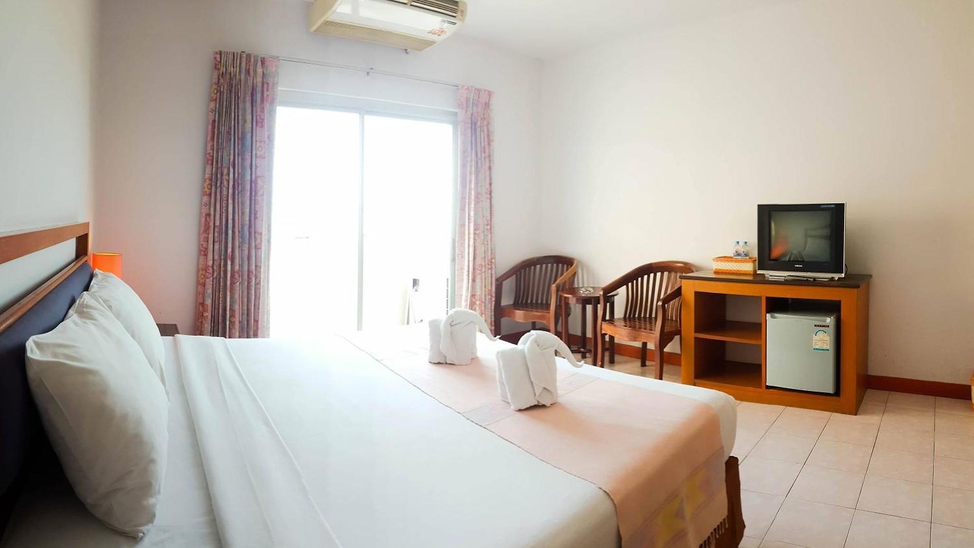 โรงแรม Eastiny Bella Vista