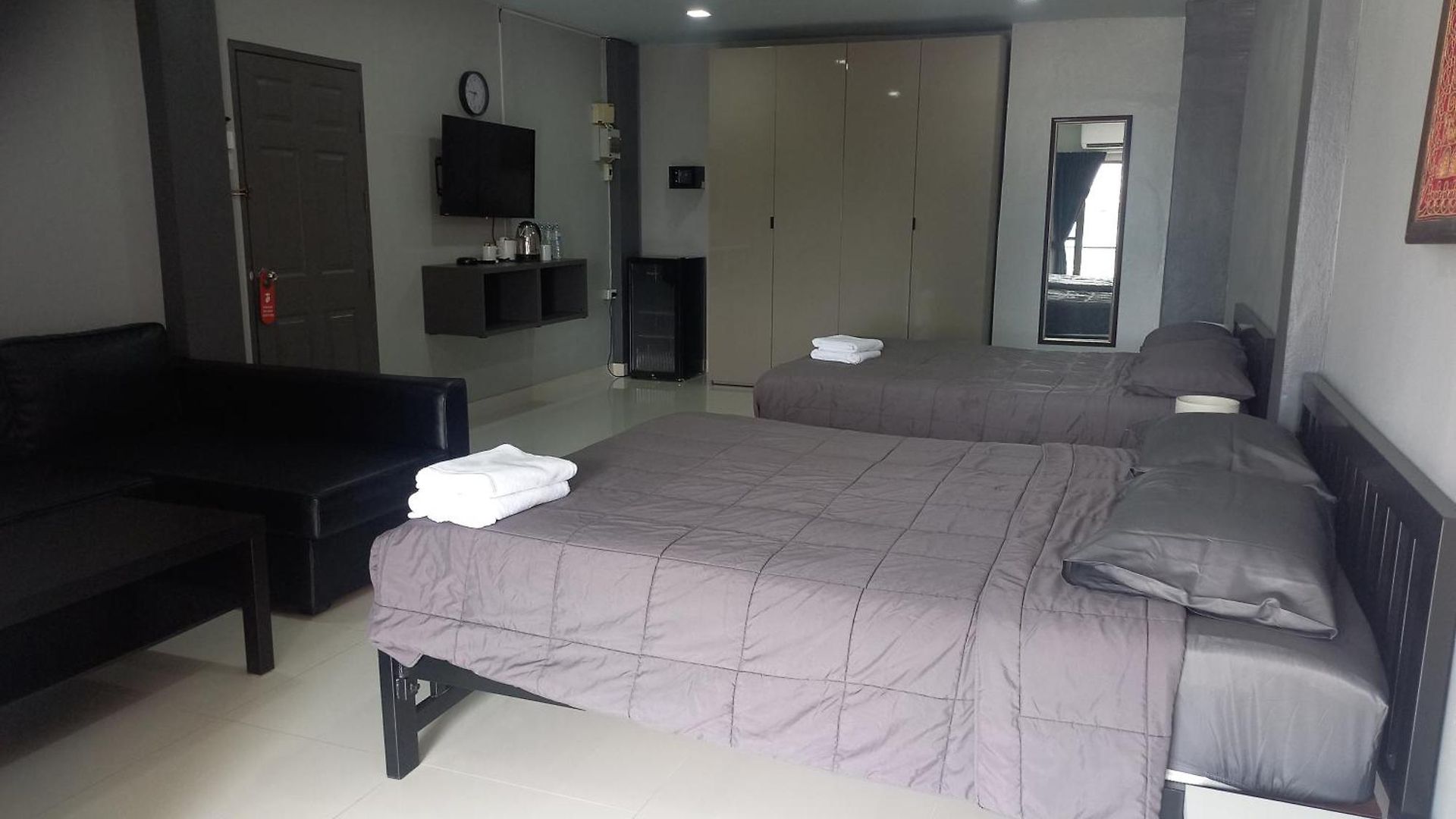 โรงแรม Dania