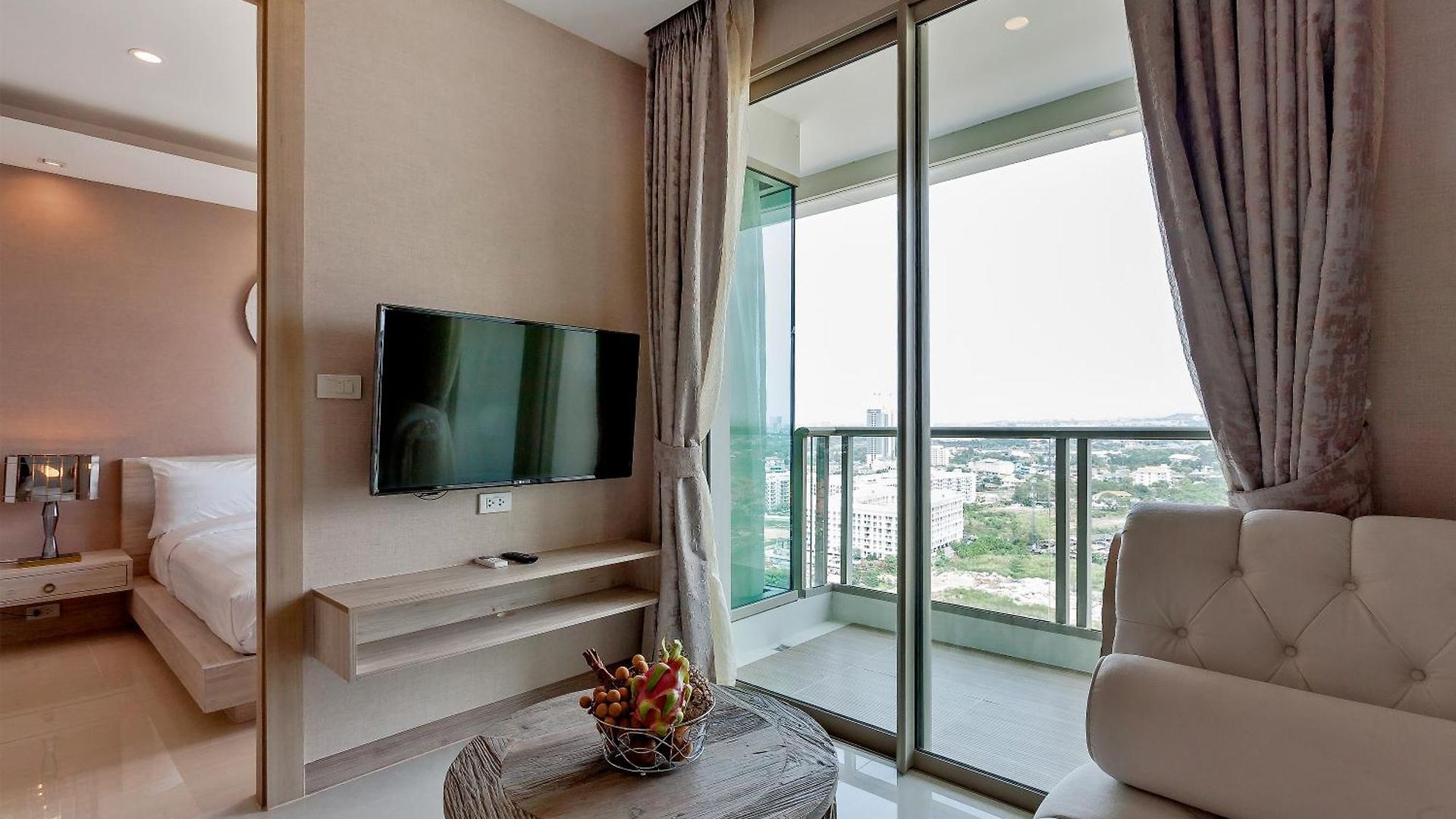 อพาร์ทเม้น Riviera Jomtien L High Floor L 4 Pools L Sauna L Gym Pattaya