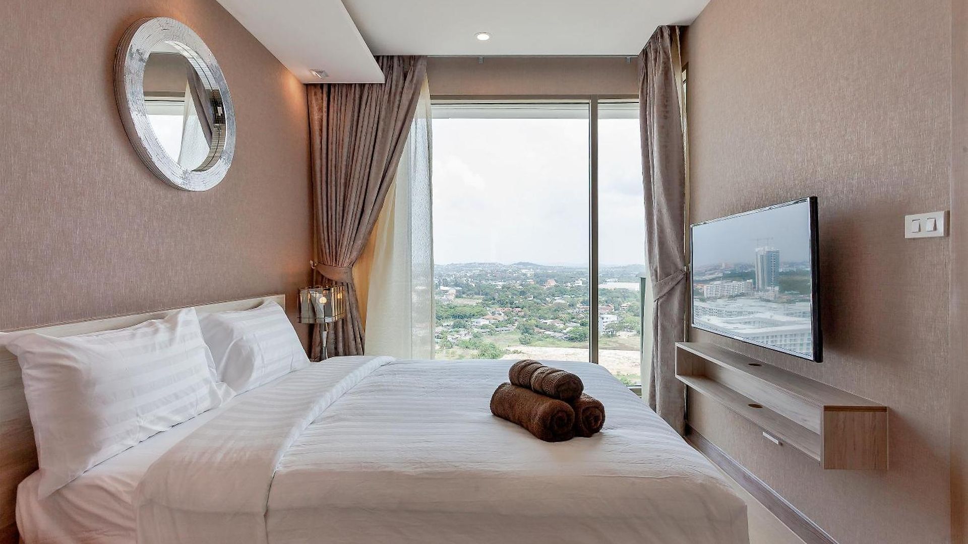 อพาร์ทเม้น Riviera Jomtien L High Floor L 4 Pools L Sauna L Gym *