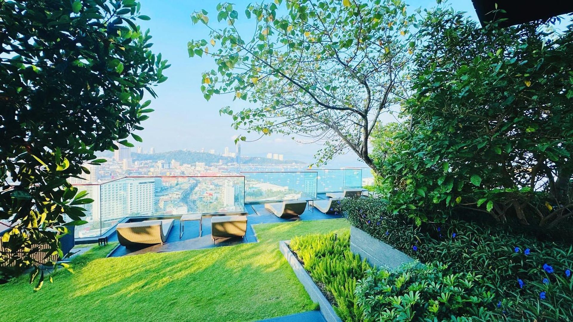 อพาร์ทเม้น Edge Sea View Pattaya