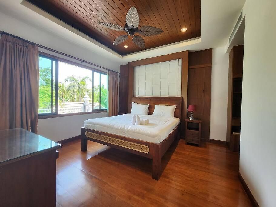 วิลล่า D30长住优惠-市中心海边高端别墅区6间卧室泳池别墅 Pattaya