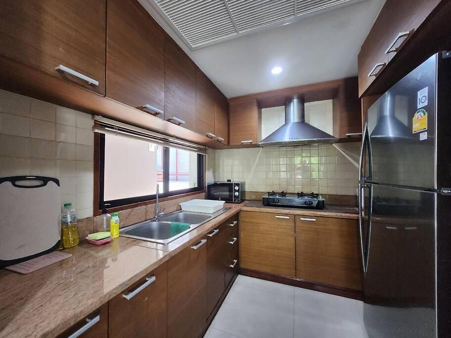 วิลล่า D30长住优惠-市中心海边高端别墅区6间卧室泳池别墅 *
