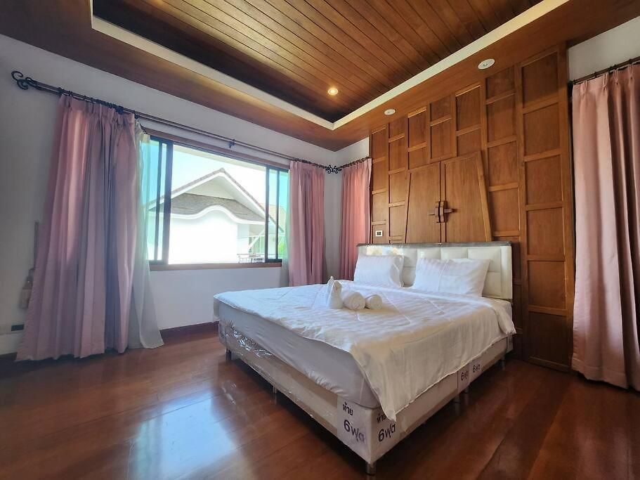 D30长住优惠-市中心海边高端别墅区6间卧室泳池别墅 วิลล่า *