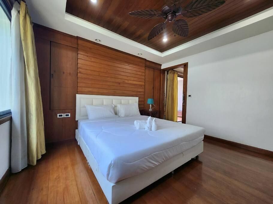 D30长住优惠-市中心海边高端别墅区6间卧室泳池别墅 วิลล่า Pattaya