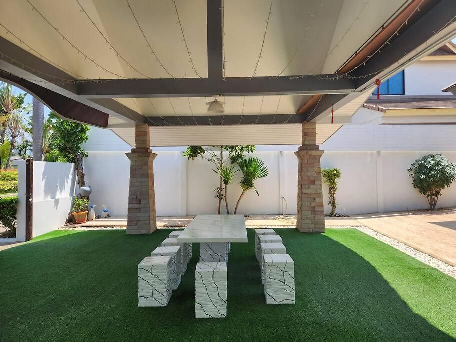 วิลล่า D30长住优惠-市中心海边高端别墅区6间卧室泳池别墅 *