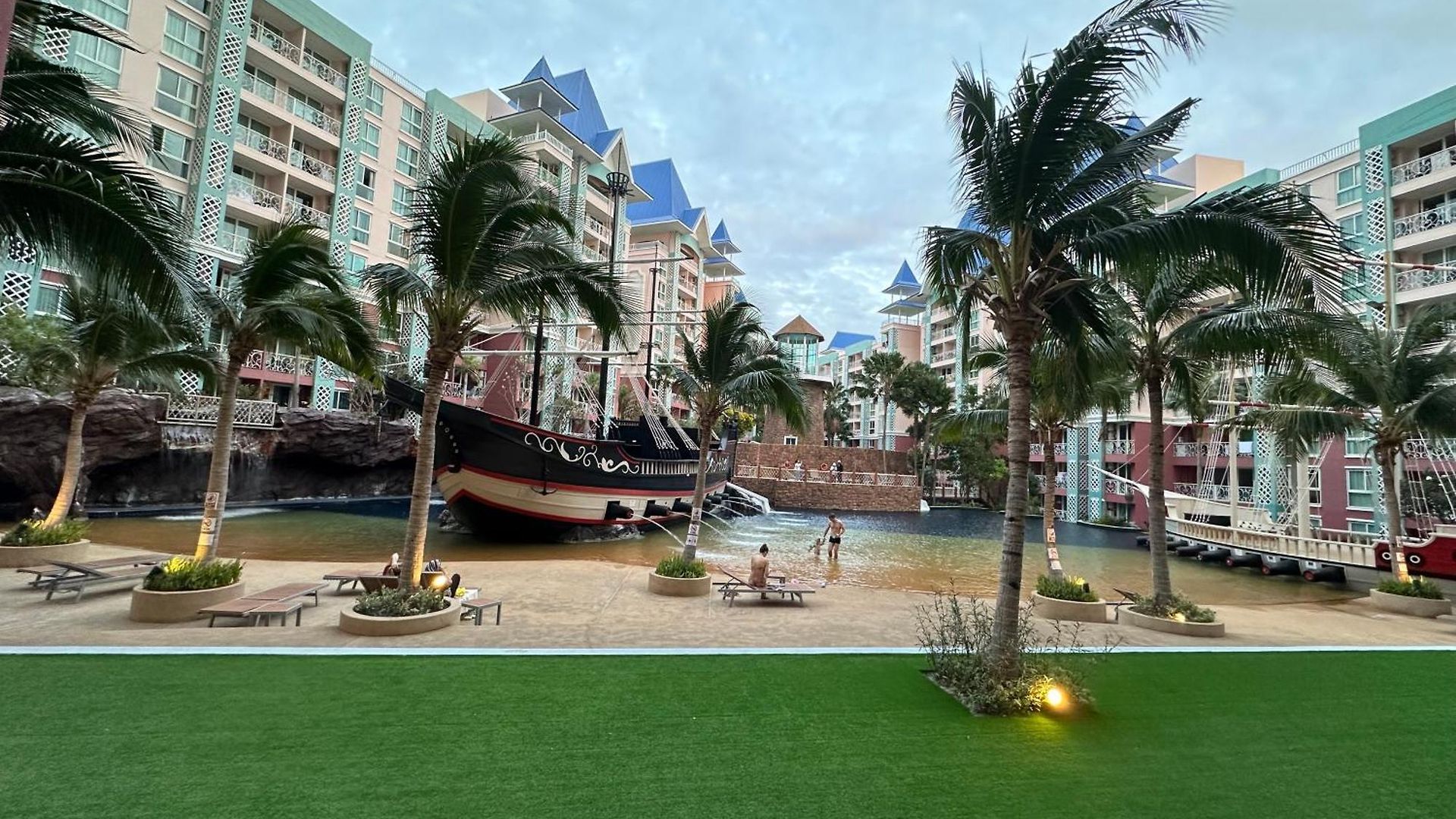 อพาร์ทเม้น Grande Caribbean Ressort *