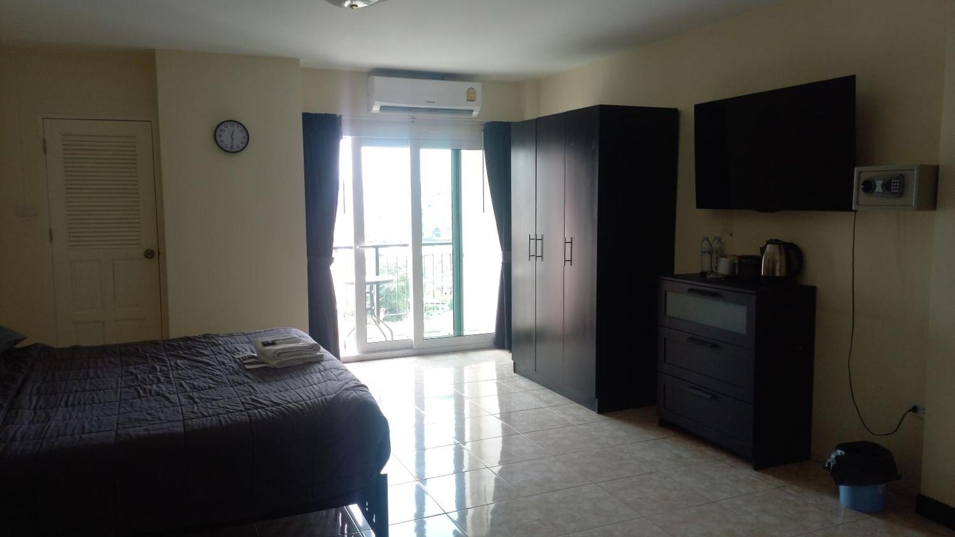 Dania โรงแรม *