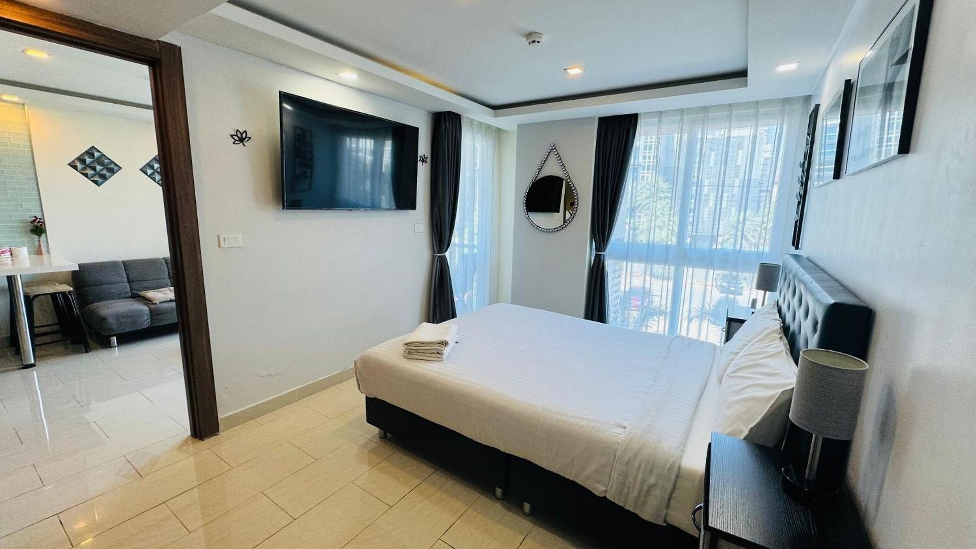 อพาร์ทเม้น Grand Avenue Conde Pattaya