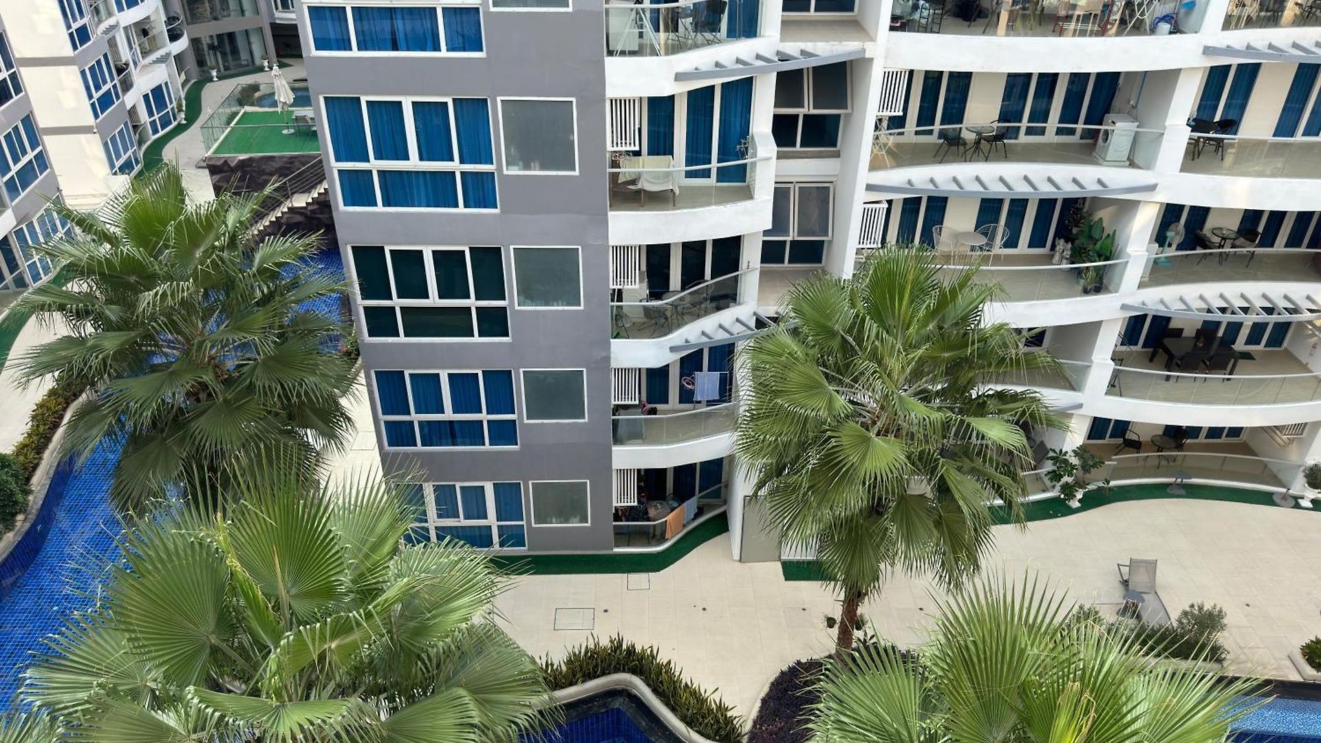 芭提雅中心 Grand Avenue 2卧室公寓泳池景 智能电视 高速互联网 * Pattaya