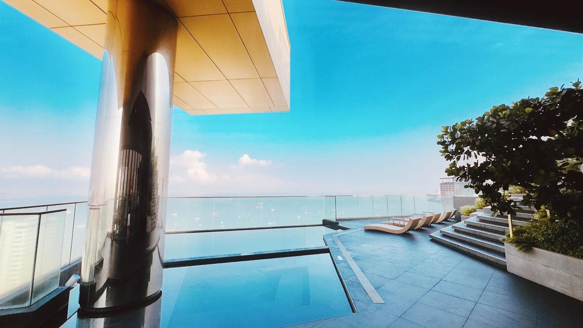 อพาร์ทเม้น Edge Sea View *