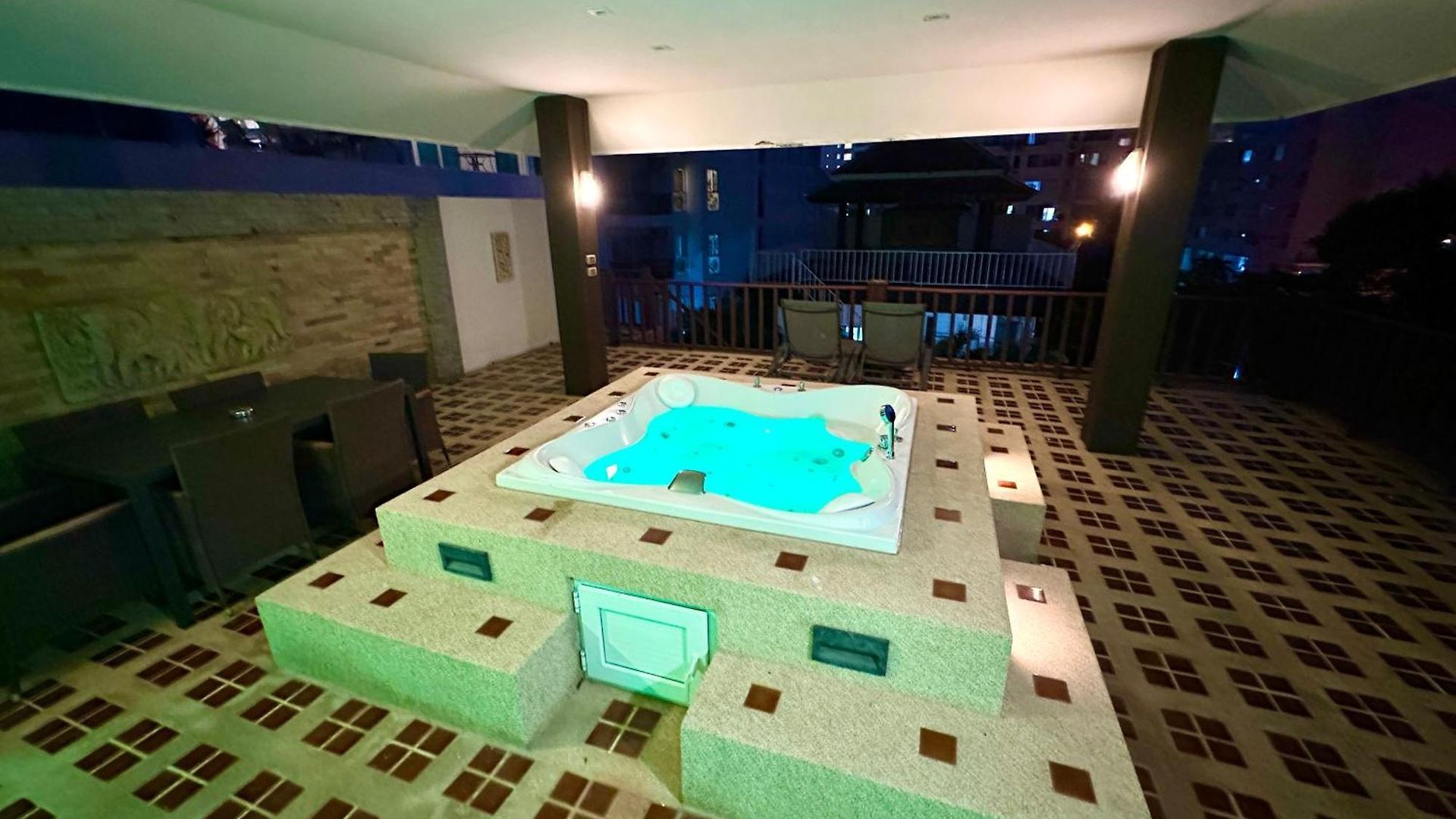 วิลล่า Private Pool & Jacuzzi Villa, Phratumnak, - 600m From The Beach, 711 Nearby Pattaya