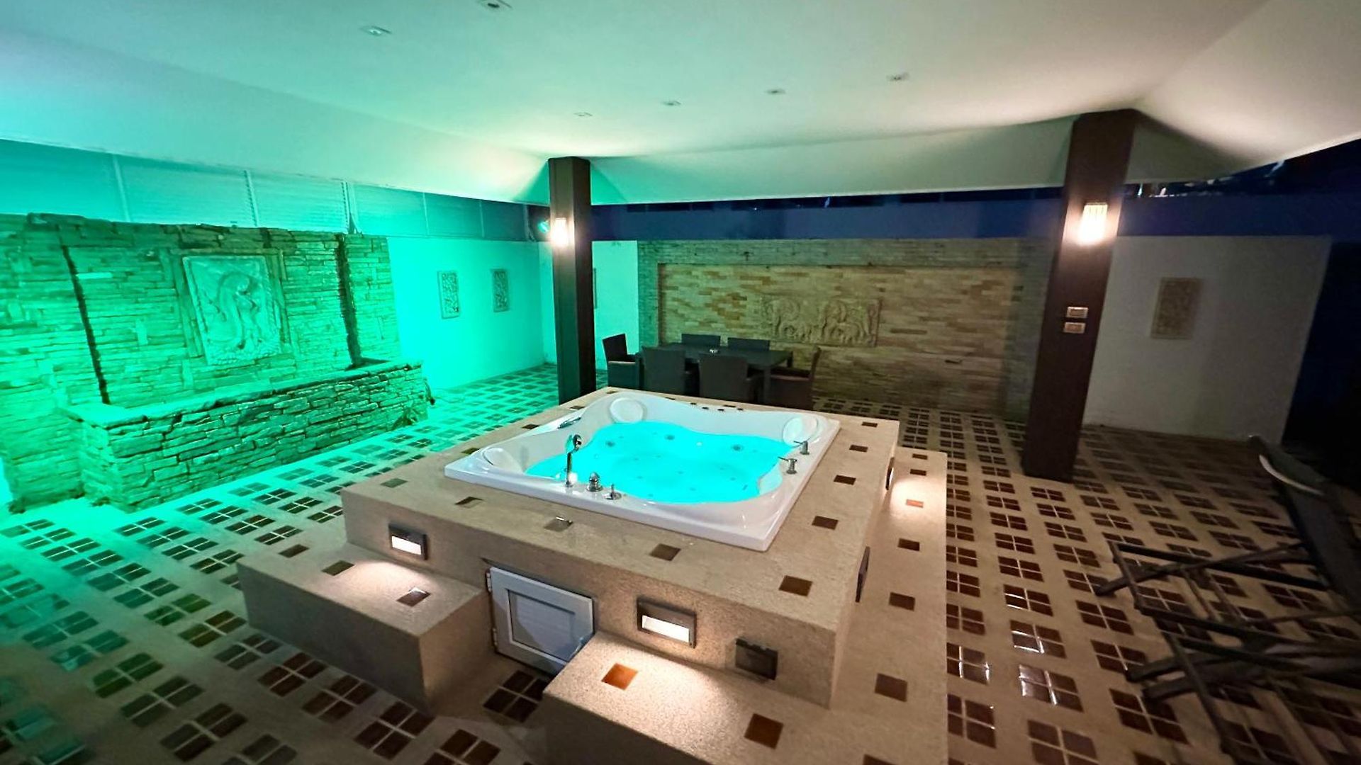 Private Pool & Jacuzzi Villa, Phratumnak, - 600m From The Beach, 711 Nearby วิลล่า