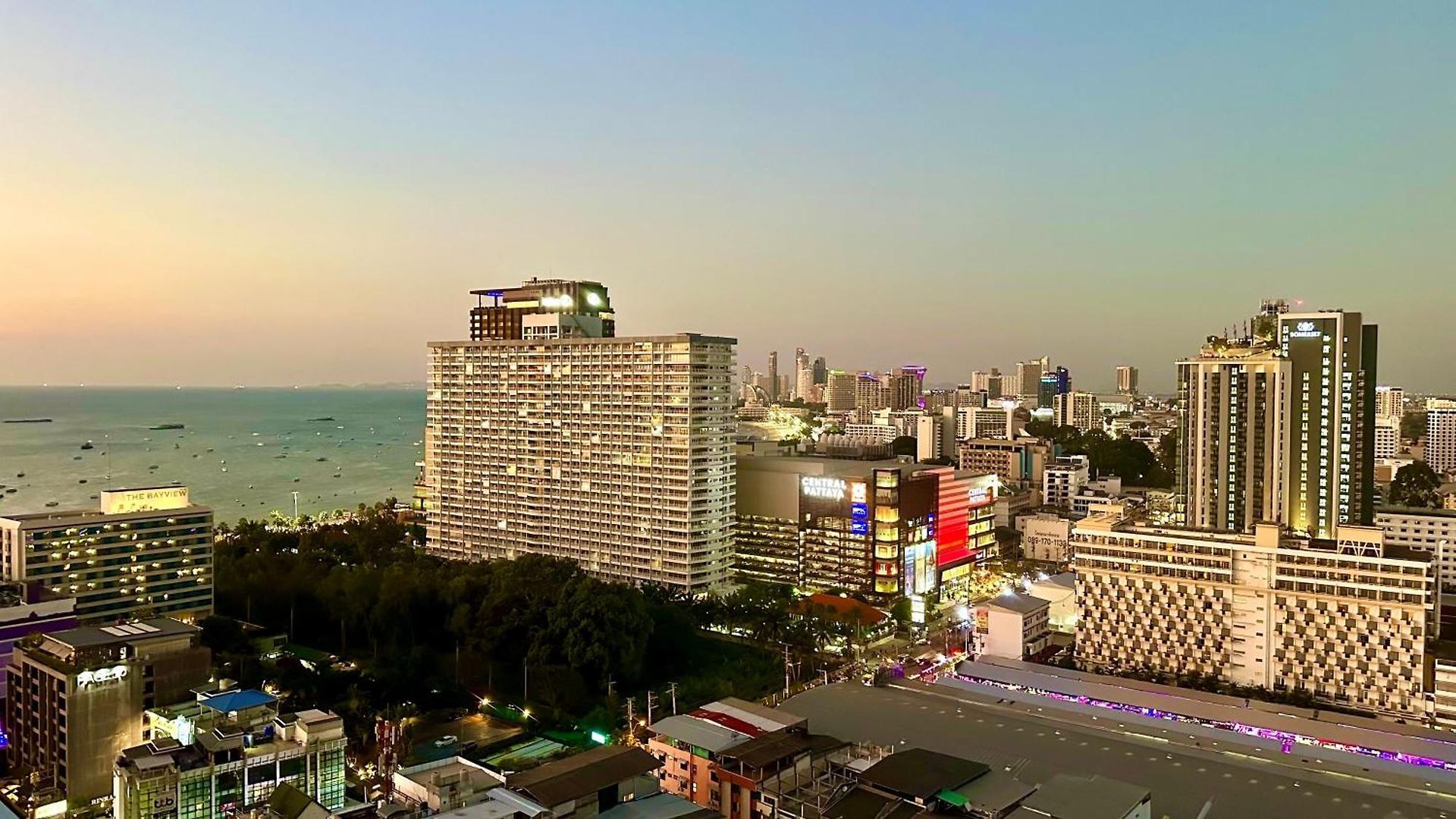 Sea View @the Base อพาร์ทเม้น Pattaya