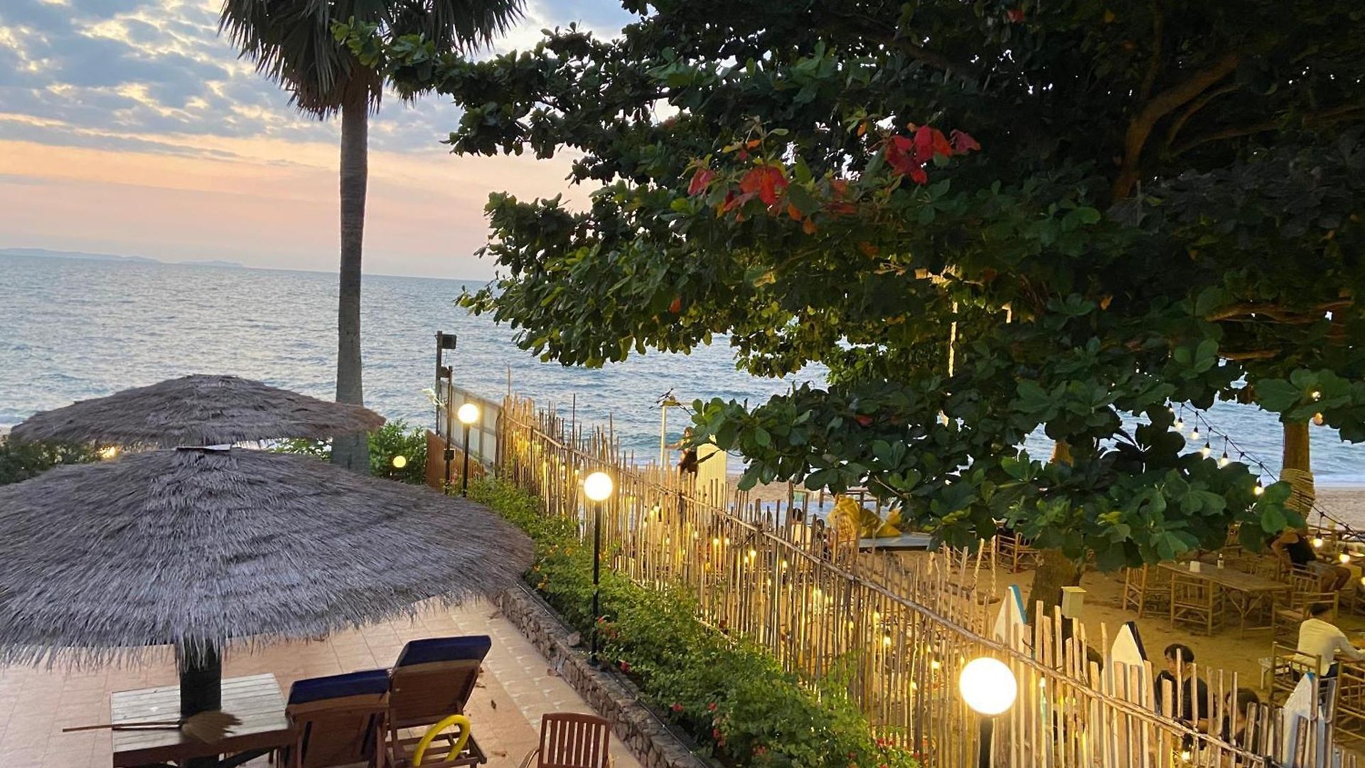 อพาร์ทเม้น Amazing Cozy Seaview Pattaya