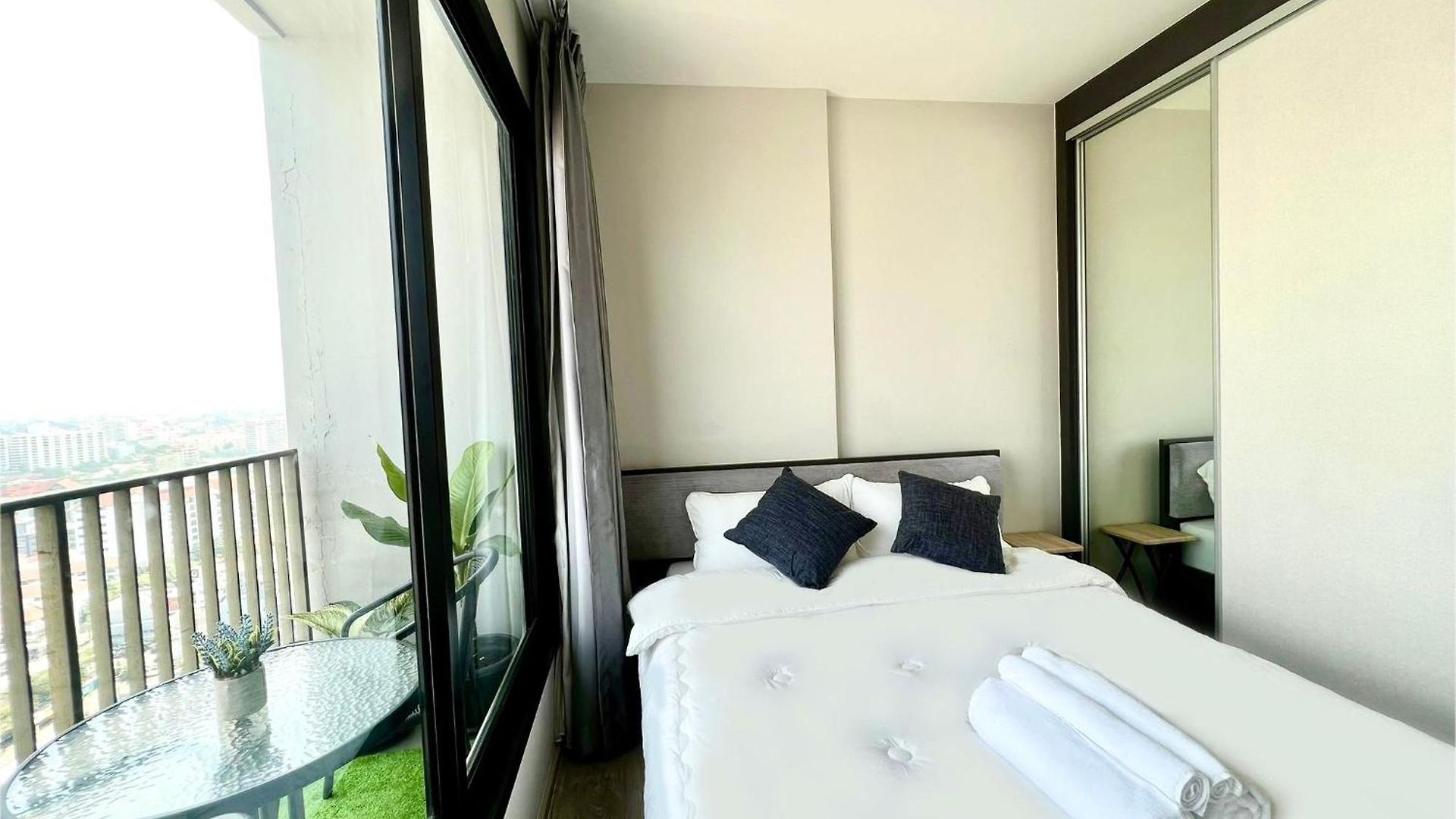 อพาร์ทเม้น Sea View @the Base *