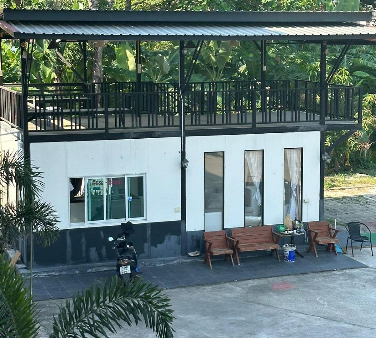 Ekaluk Place โรงแรม