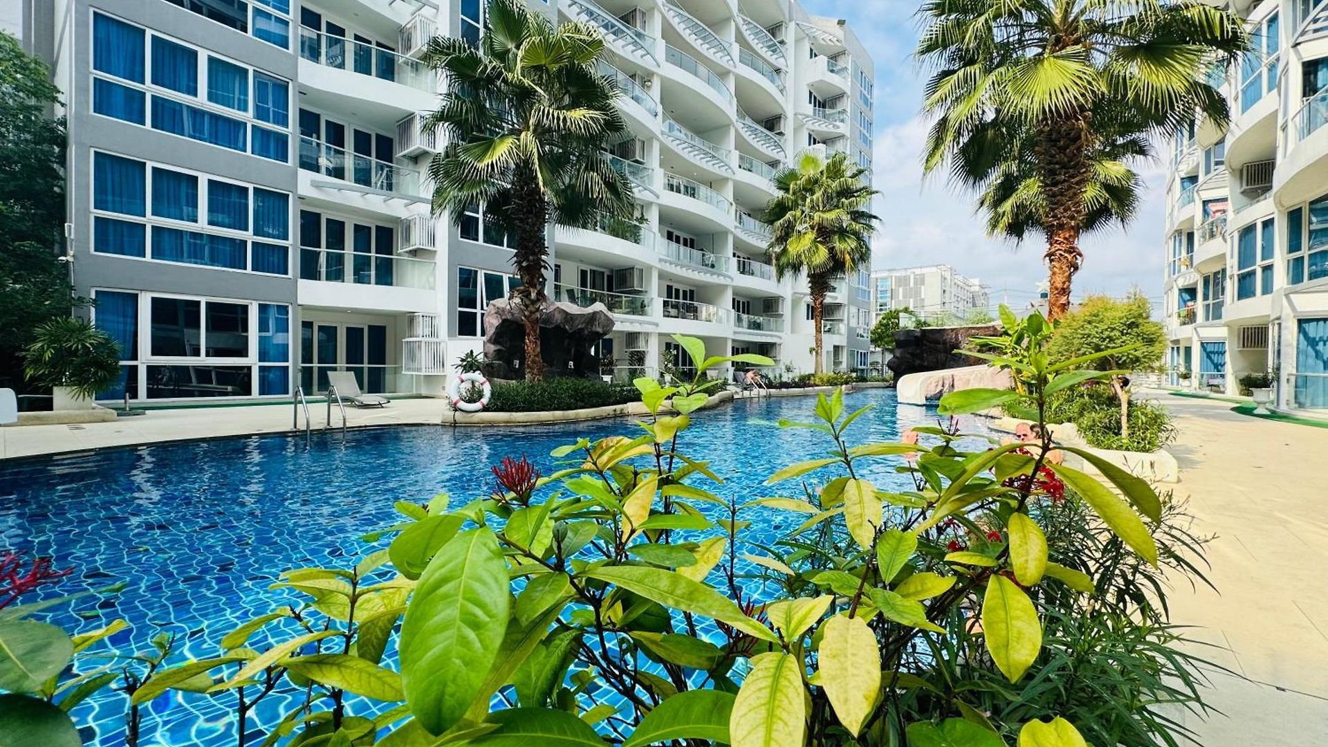 Grand Avenue Conde Pattaya