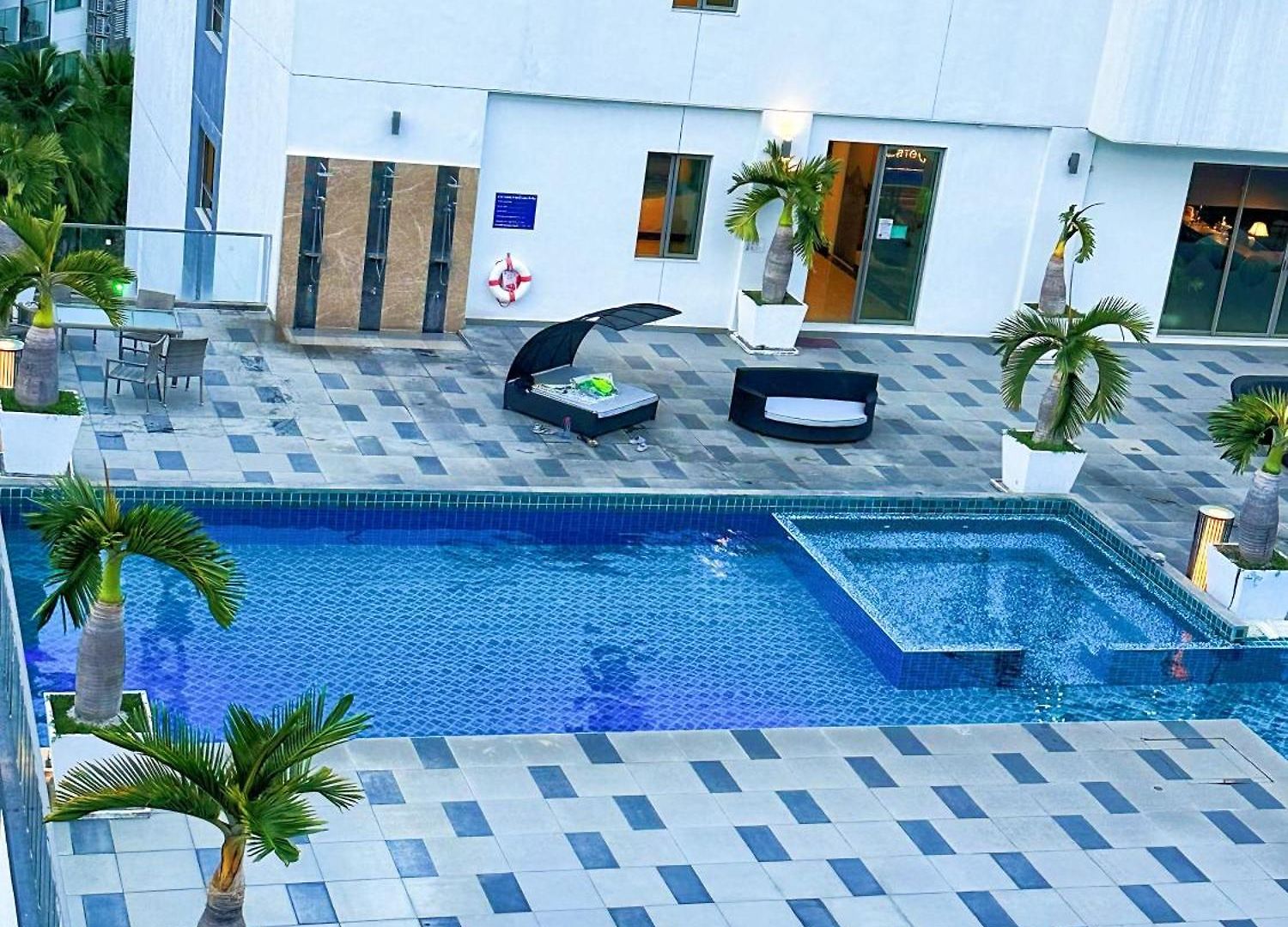 Arcadia Beach Pool View Pattaya