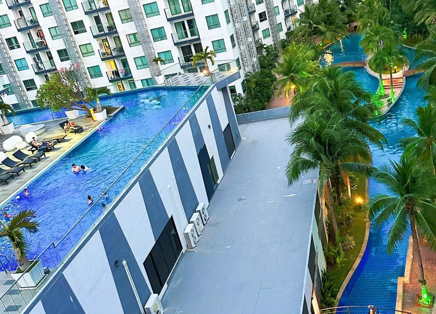 Arcadia Beach Pool View