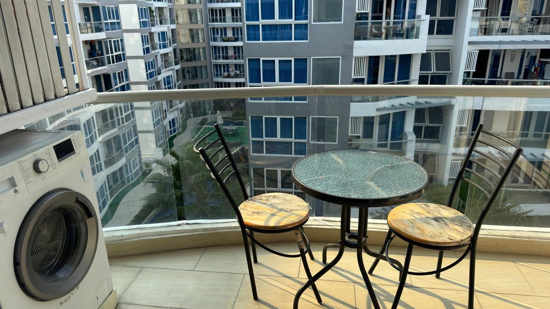 芭提雅中心 Grand Avenue 2卧室公寓泳池景 智能电视 高速互联网 อพาร์ทเม้น Pattaya