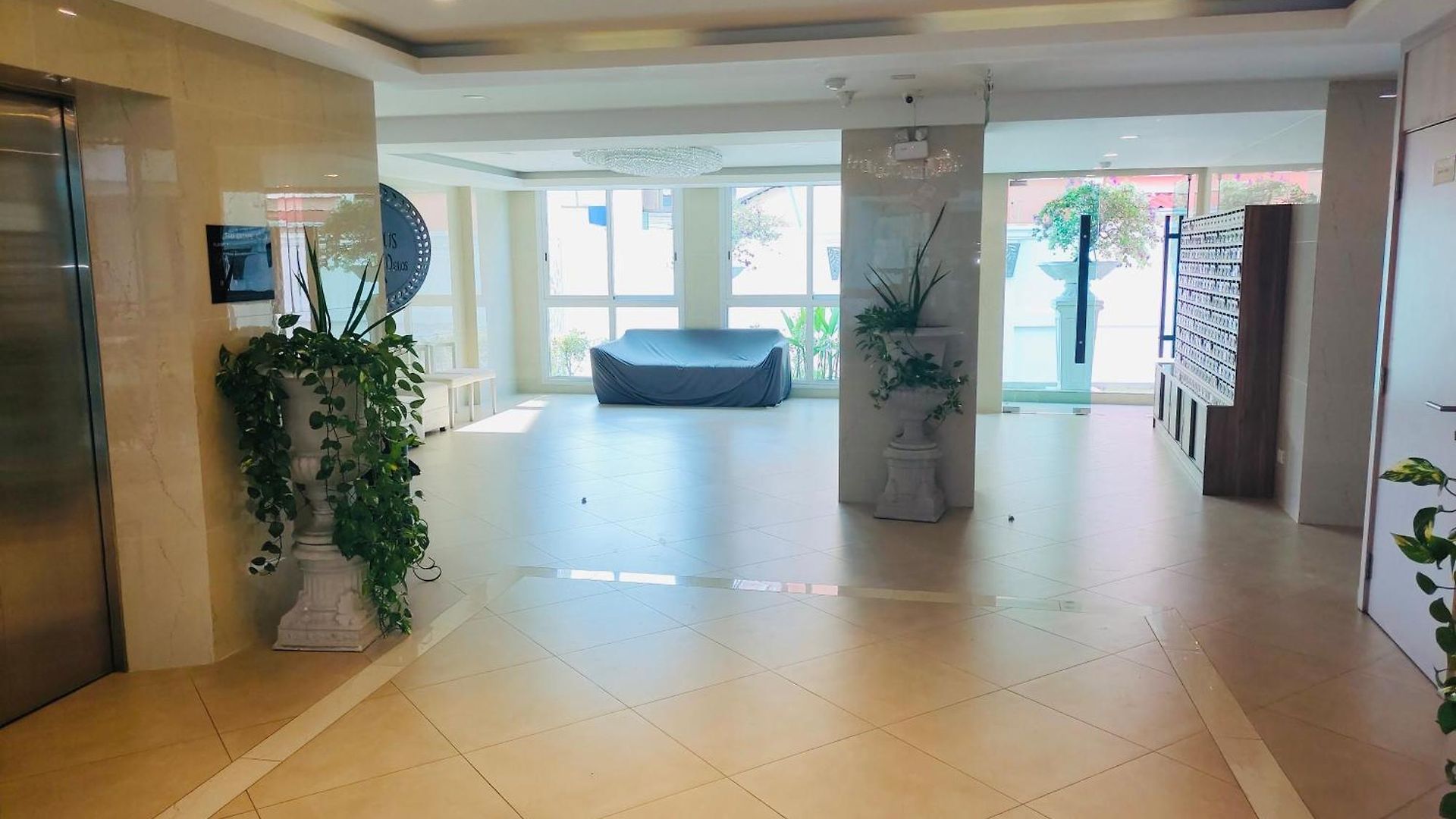 Center Luxurious Garden 2 *
