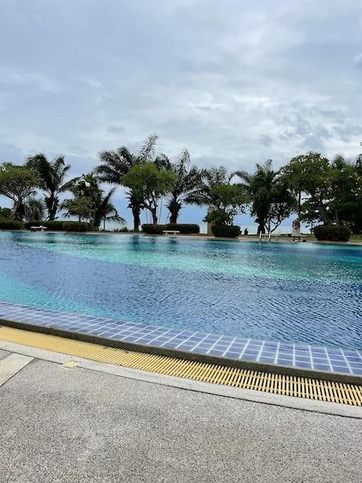 Moderne Og Delikat Pa Stranden I Jomtien