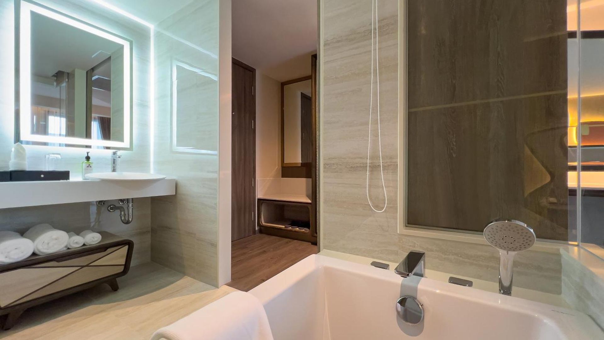 โรงแรม Amethyst