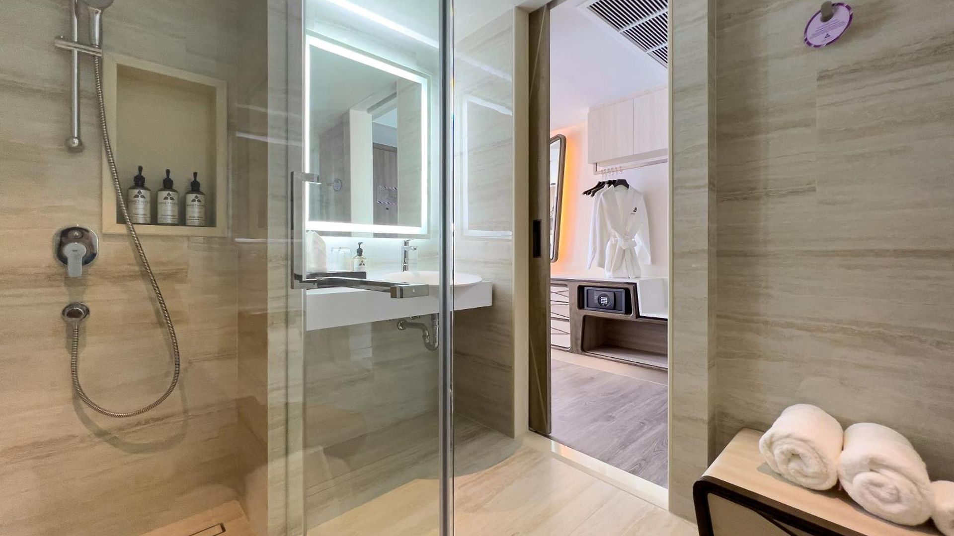 โรงแรม Amethyst