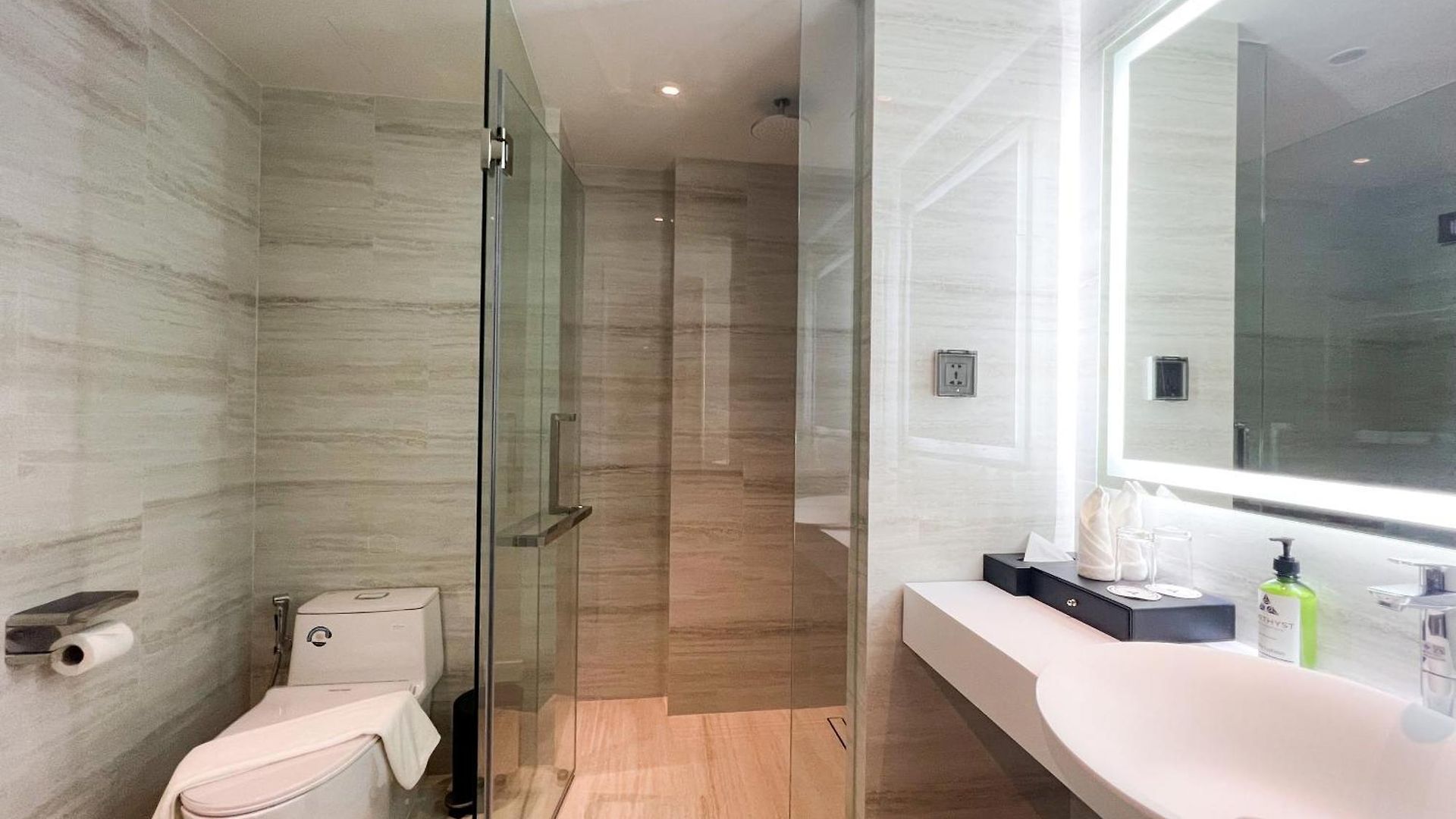 โรงแรม Amethyst 4*