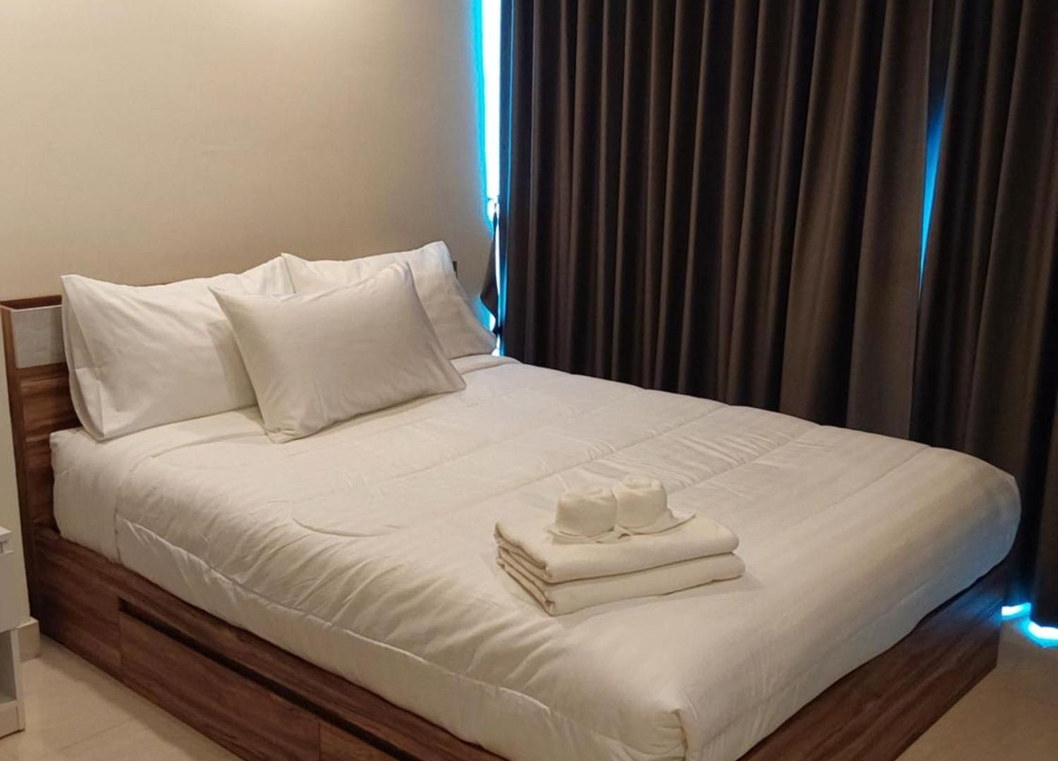 อพาร์ทเม้น Grand Avenue, 2 Bed-/ 2 Bathroom, 70 Sqm, Pool View