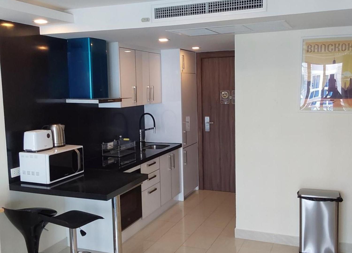 อพาร์ทเม้น Grand Avenue, 2 Bed-/ 2 Bathroom, 70 Sqm, Pool View