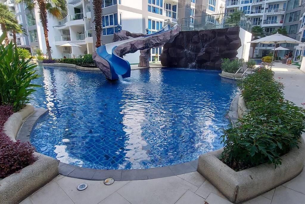 Grand Avenue Pattaya, Luxury Condo, 50sqm, Pool View อพาร์ทเม้น