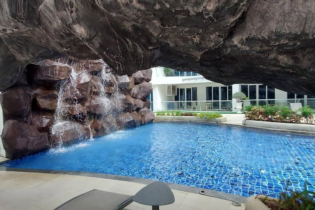 Grand Avenue Pattaya, Luxury Condo, 50sqm, Pool View อพาร์ทเม้น