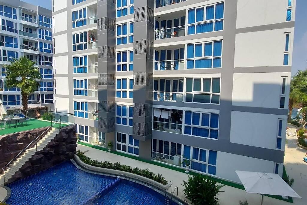 Grand Avenue Pattaya, Luxury Condo, 50sqm, Pool View อพาร์ทเม้น